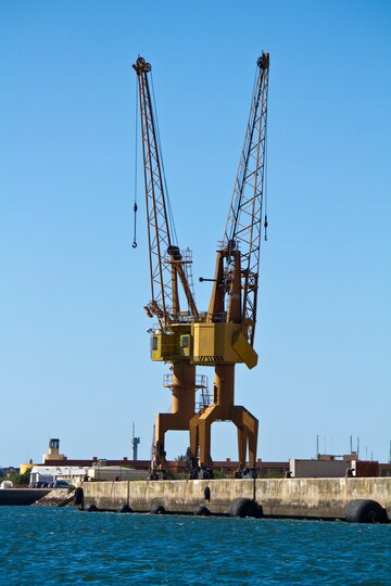 port-crane_69593-5740